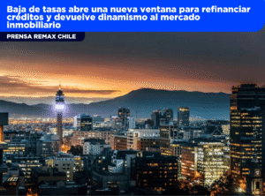 Compradores revisando un crédito hipotecario para una propiedad en Santiago de Chile