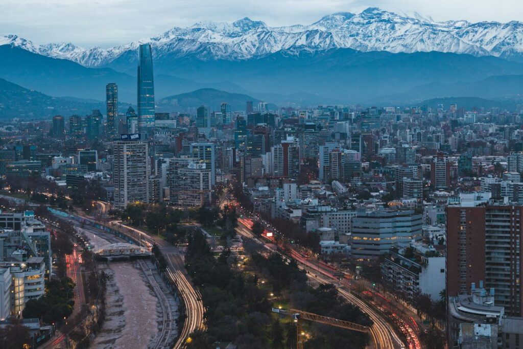 Edificios residenciales en construcción en Santiago de Chile ante cambios a la OGUC